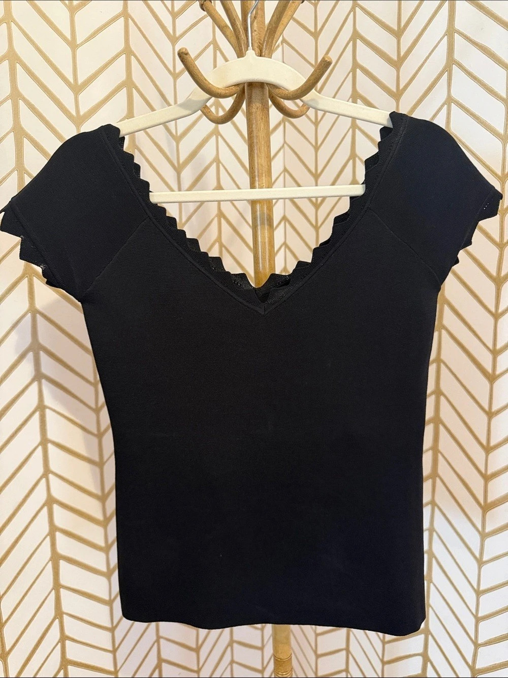 Tuckernuck Scalloped Neck Tank in Black Size Medium Like New